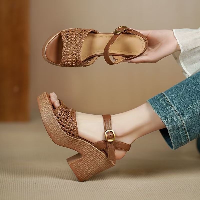 Elegante gevlochten damessanda - Women'S Fashion Summer 2025 recensie en prijs